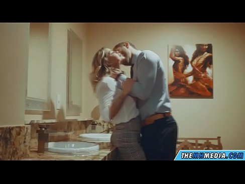 ❤️ Uma blonde obugaxayo ekuyenga endlini yangasese yomphakathi Izocansi ku-zu.xlxxporno.ru ﹏